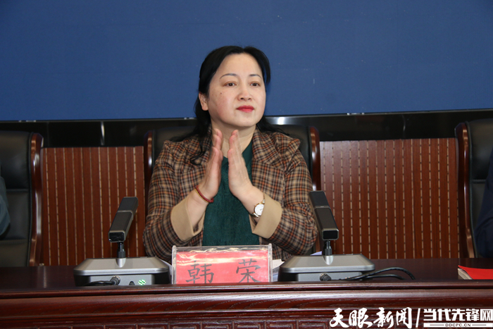 贵阳市国资委党委委员,副主任韩荣